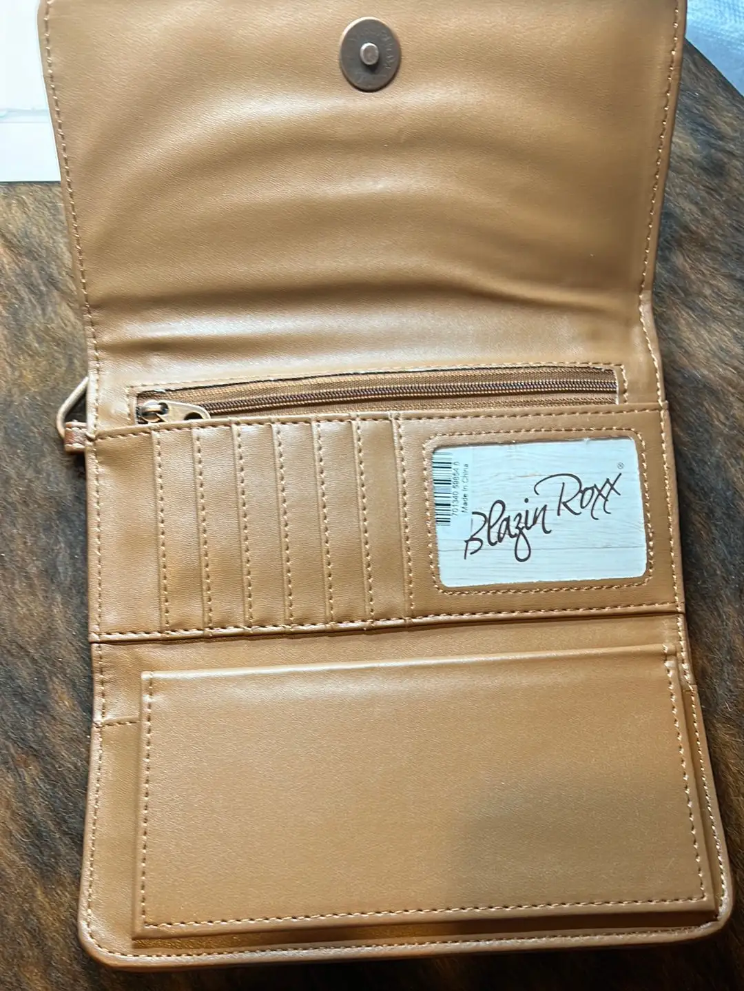 M&F Western N7511908 Blazin Roxx Ivy Clutch - Image 3